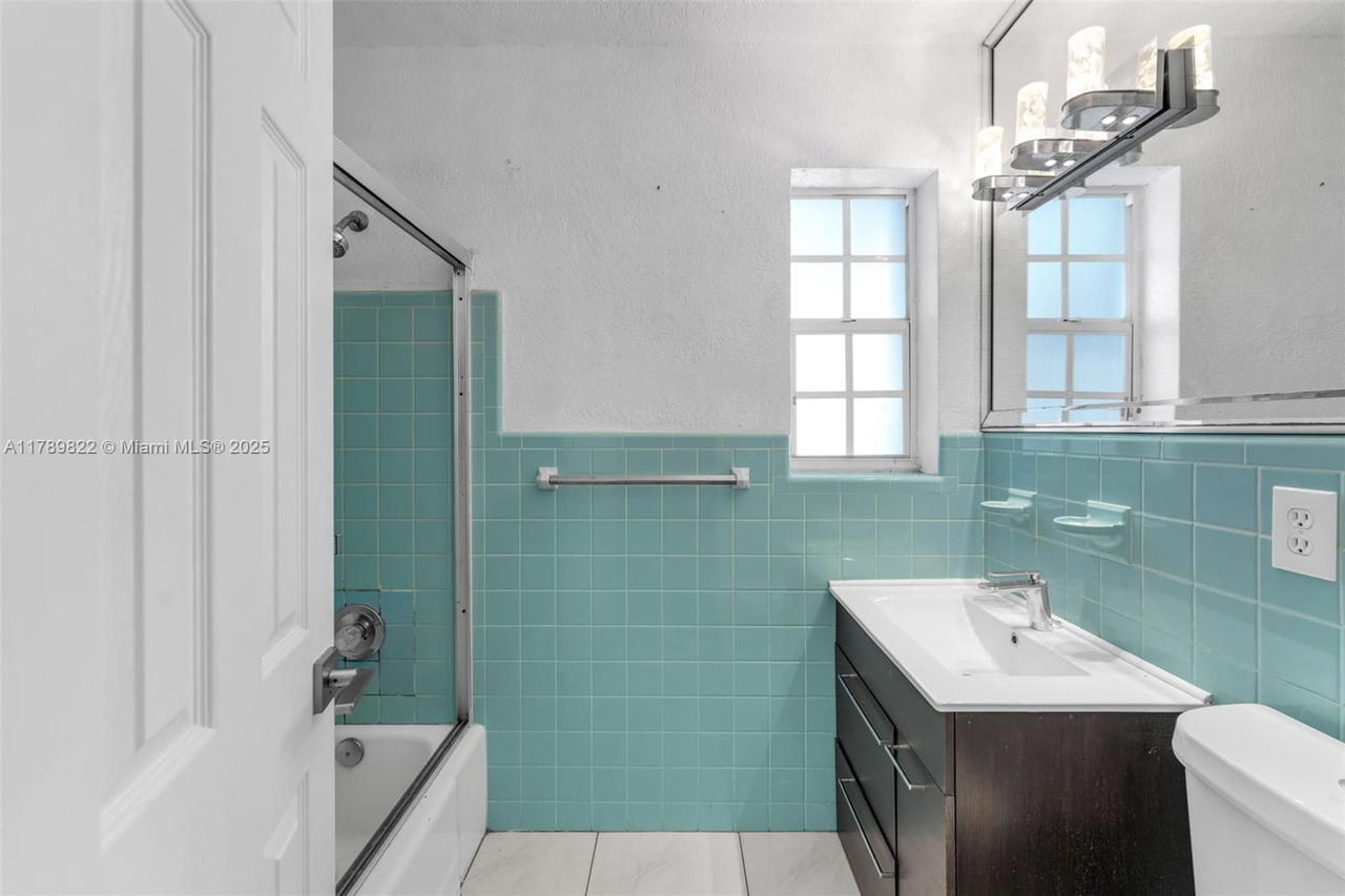 Real estate property located at 11024 51st Ter, Miami-dade, Westwood Lake 7th Addn, Miami, FL