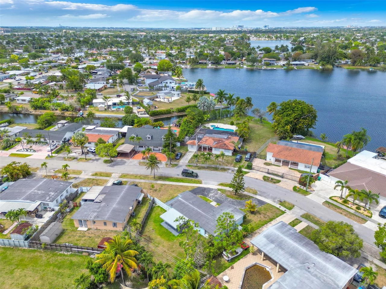 Real estate property located at 11024 51st Ter, Miami-dade, Westwood Lake 7th Addn, Miami, FL