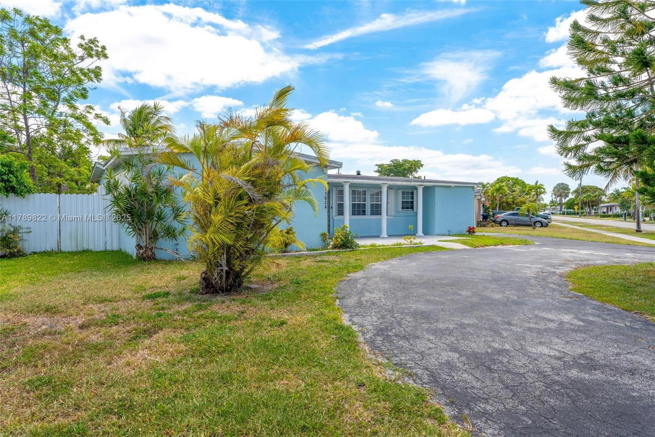 Real estate property located at 11024 51st Ter, Miami-dade, Westwood Lake 7th Addn, Miami, FL