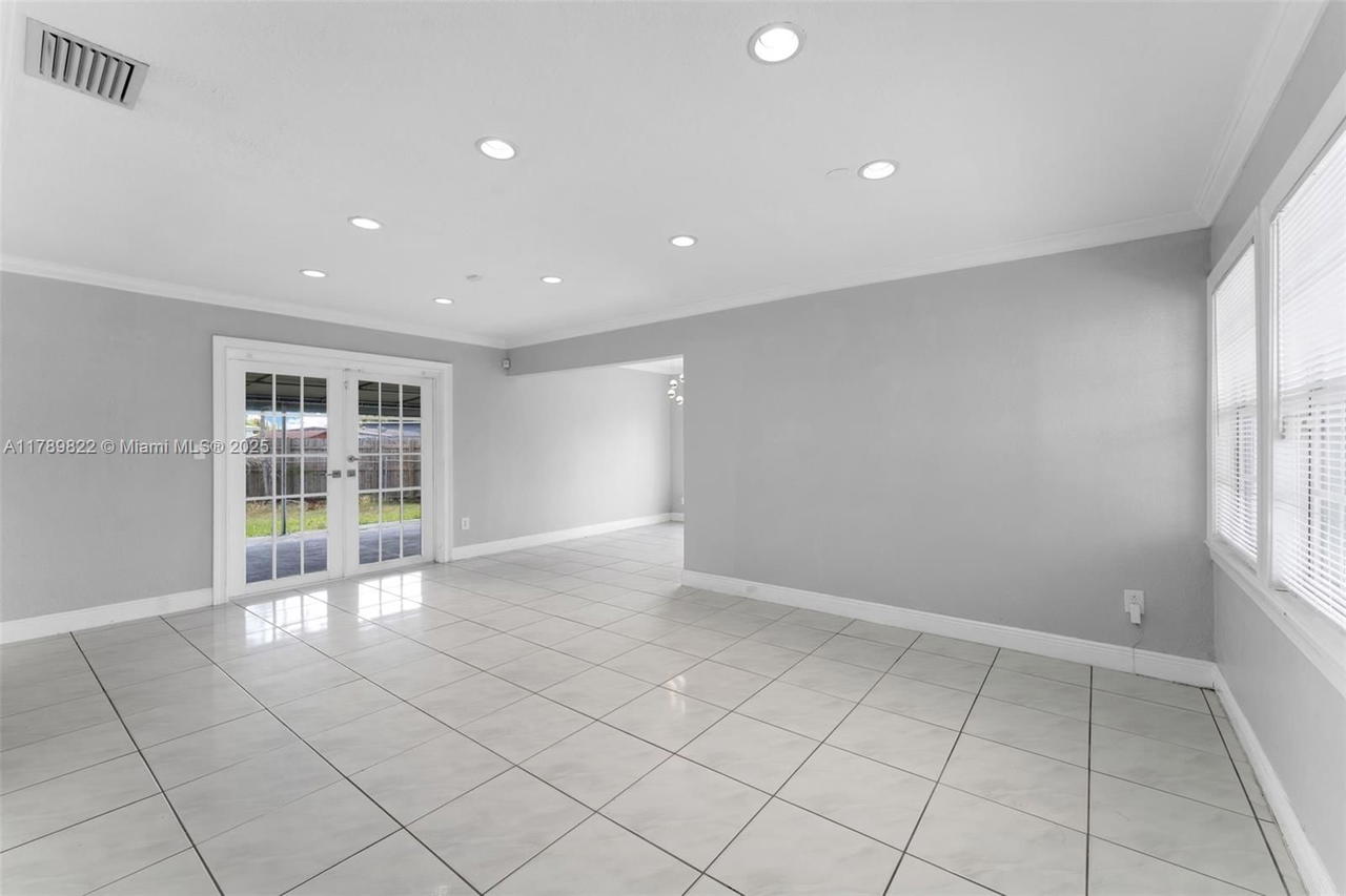 Real estate property located at 11024 51st Ter, Miami-dade, Westwood Lake 7th Addn, Miami, FL