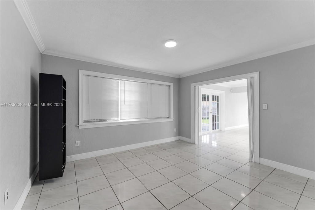 Real estate property located at 11024 51st Ter, Miami-dade, Westwood Lake 7th Addn, Miami, FL