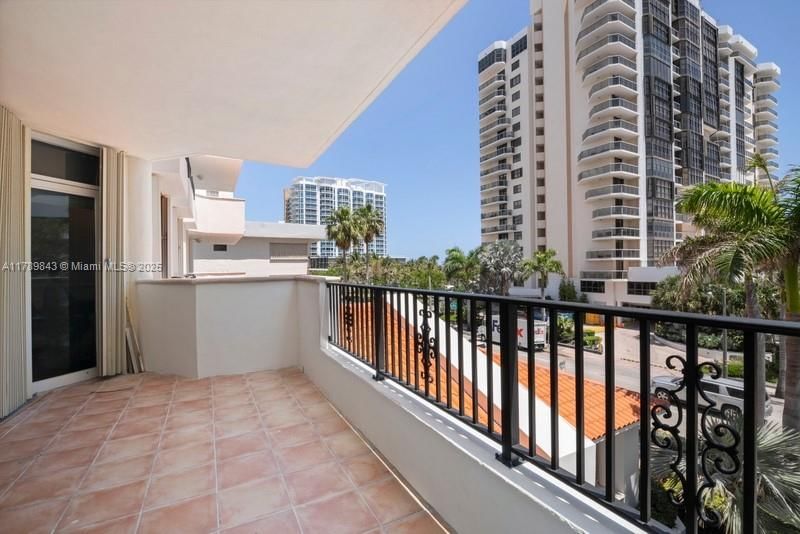 Real estate property located at 6422 Collins Ave #301, Miami-dade, Florida Towers Condo, Miami Beach, FL