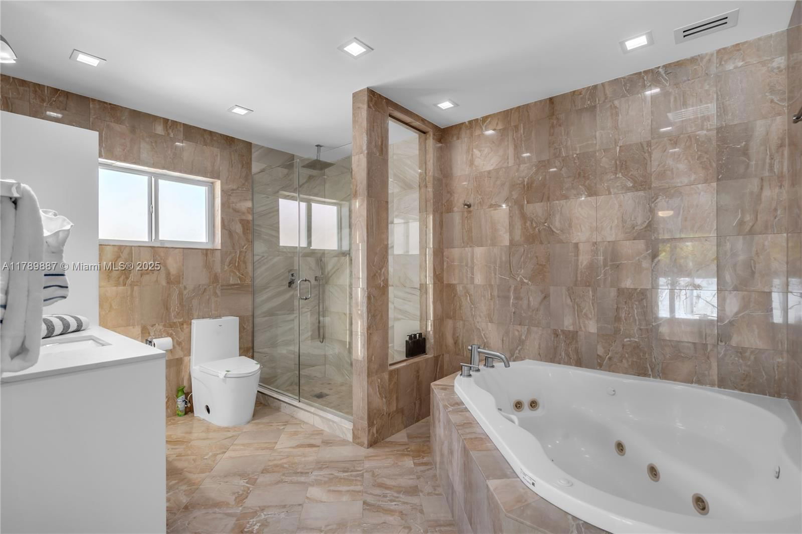 Real estate property located at 1045 Hollywood Blvd, Broward, Hollywood Lakes Section, Hollywood, FL
