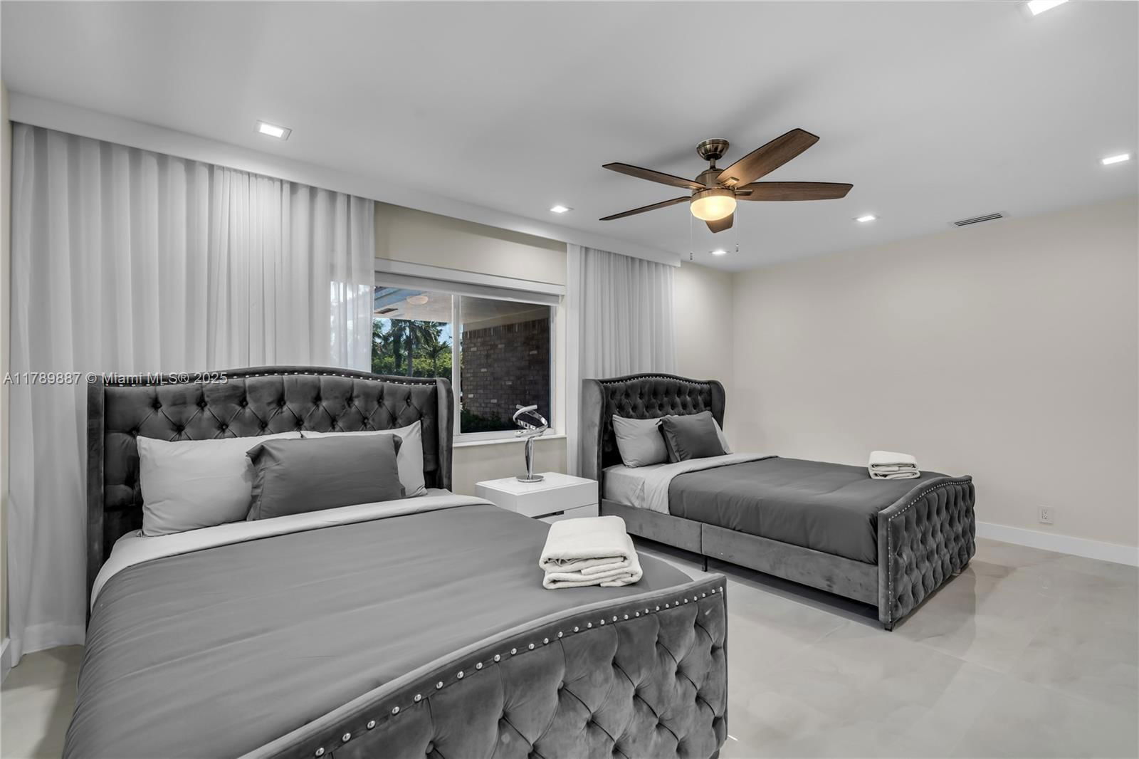 Real estate property located at 1045 Hollywood Blvd, Broward, Hollywood Lakes Section, Hollywood, FL