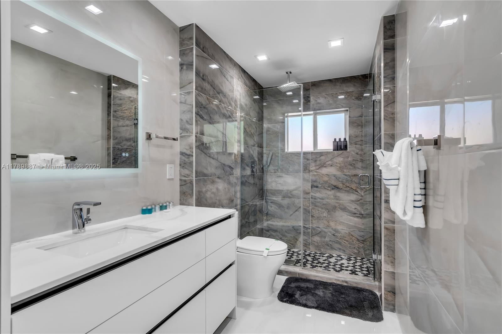 Real estate property located at 1045 Hollywood Blvd, Broward, Hollywood Lakes Section, Hollywood, FL