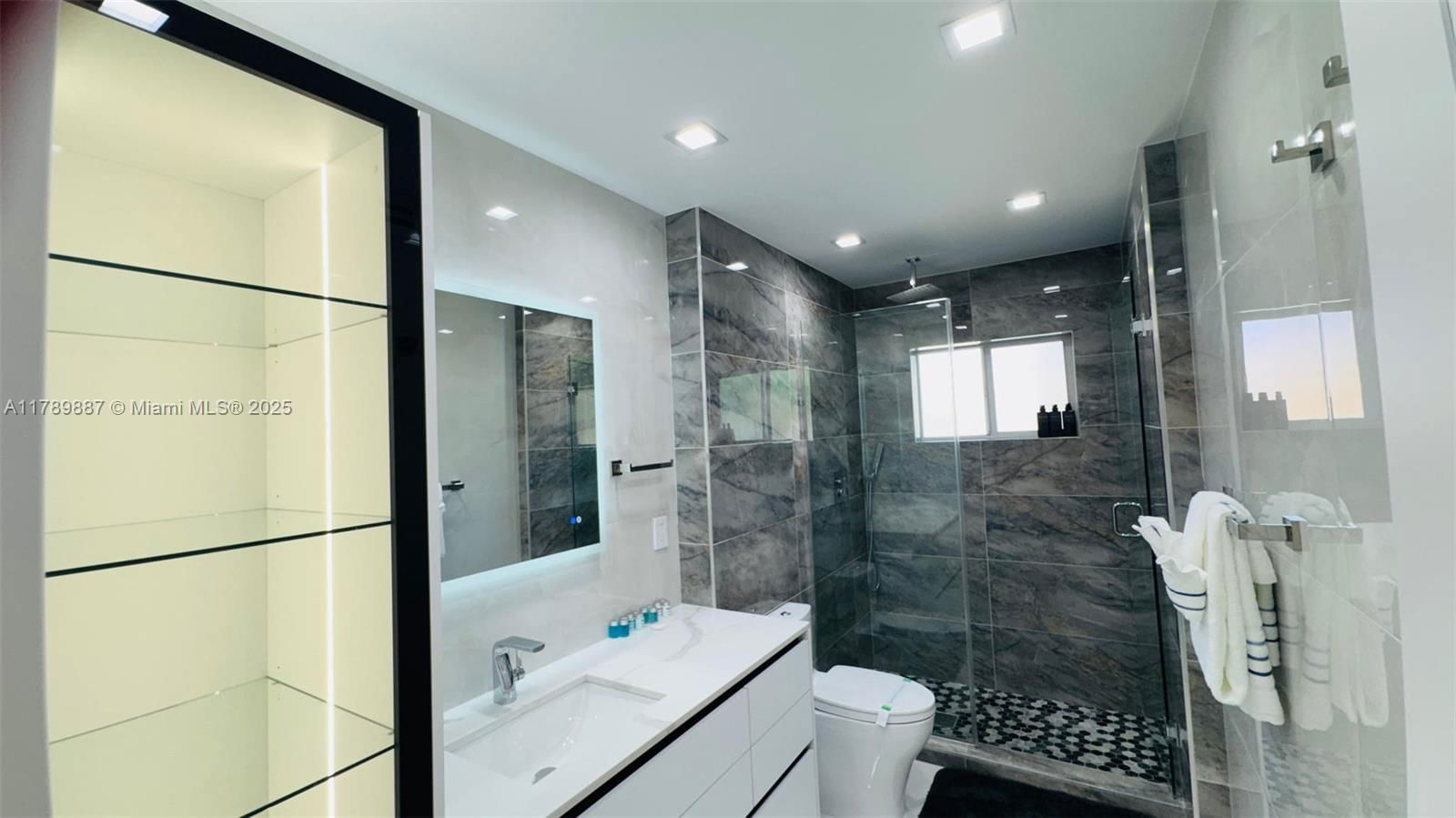 Real estate property located at 1045 Hollywood Blvd, Broward, Hollywood Lakes Section, Hollywood, FL