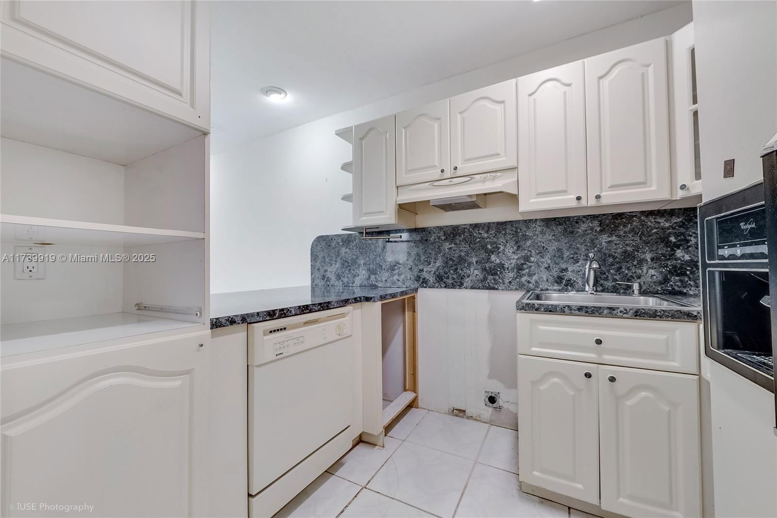 Real estate property located at 9600 77th St, Miami-dade, Kendall Sunset Homes, Miami, FL