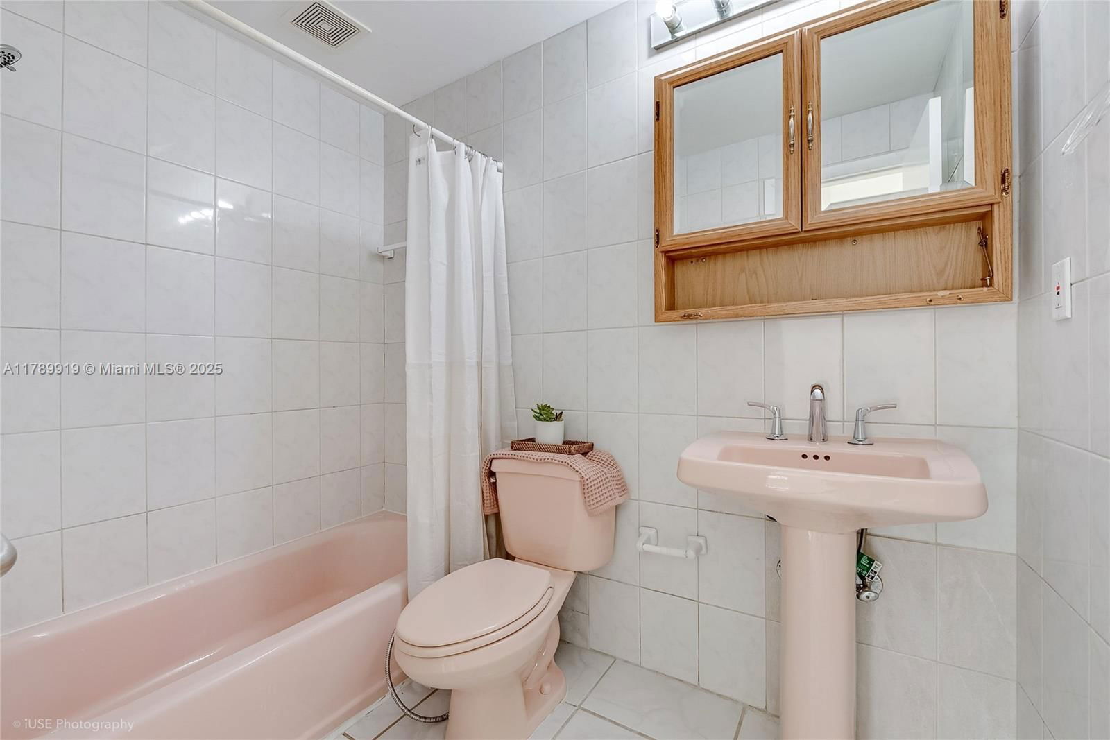 Real estate property located at 9600 77th St, Miami-dade, Kendall Sunset Homes, Miami, FL