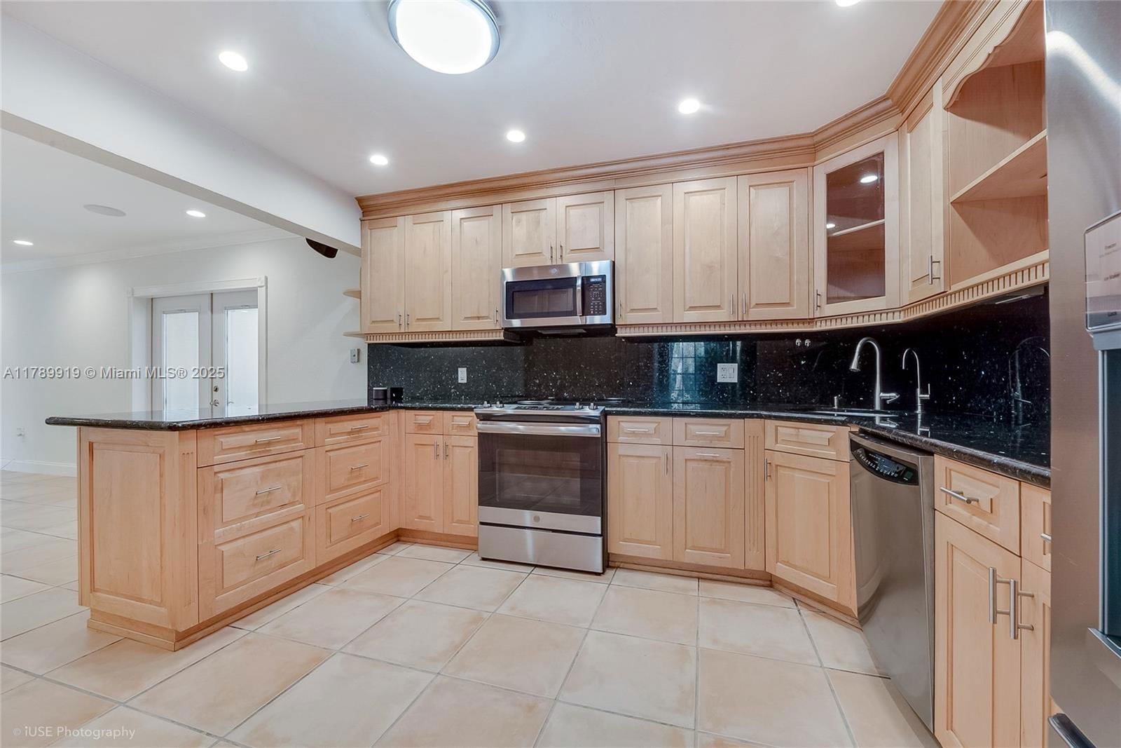 Real estate property located at 9600 77th St, Miami-dade, Kendall Sunset Homes, Miami, FL