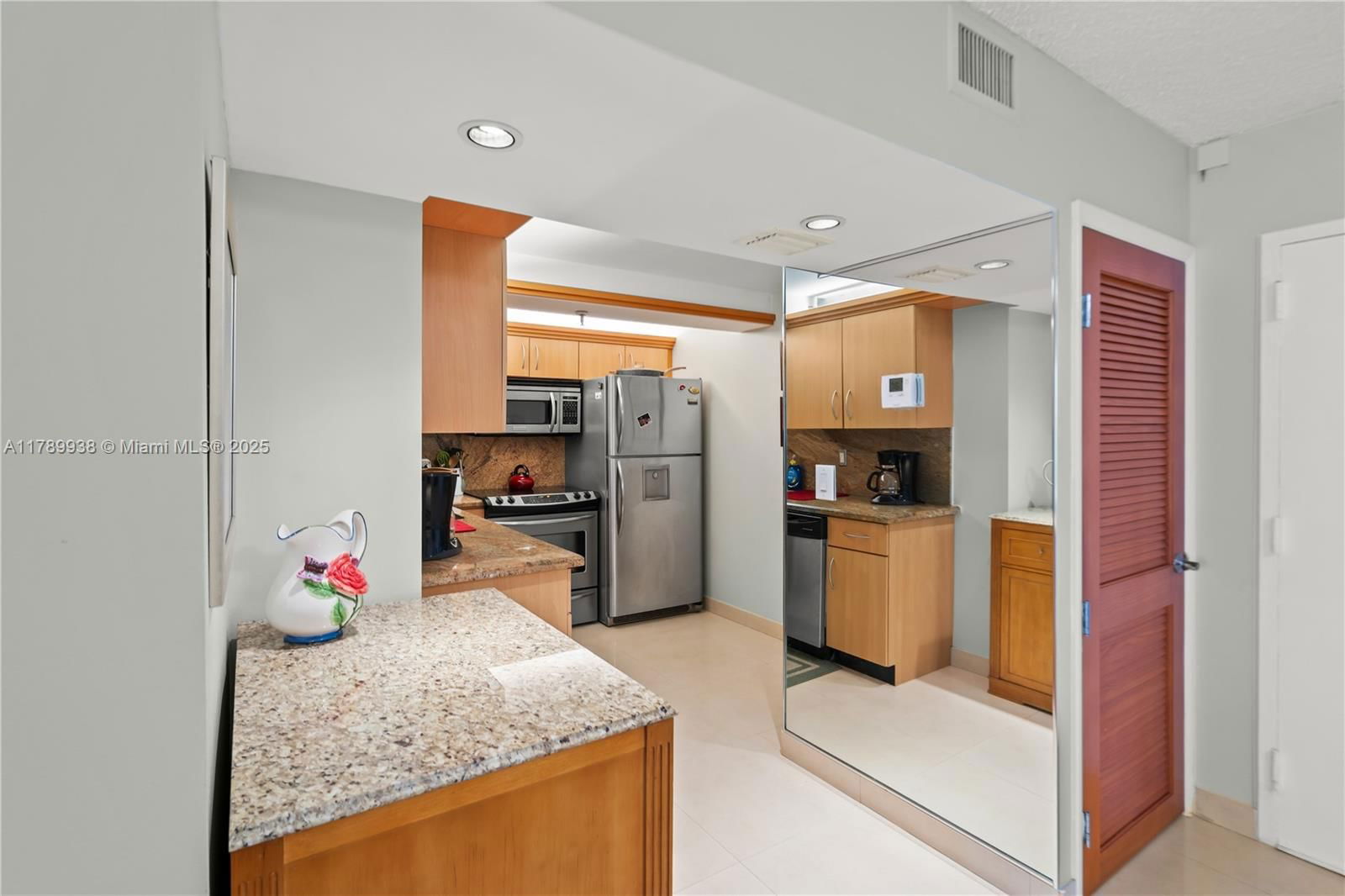 Real estate property located at 2401 Collins Ave #705, Miami-dade, The Riviera Condo, Miami Beach, FL