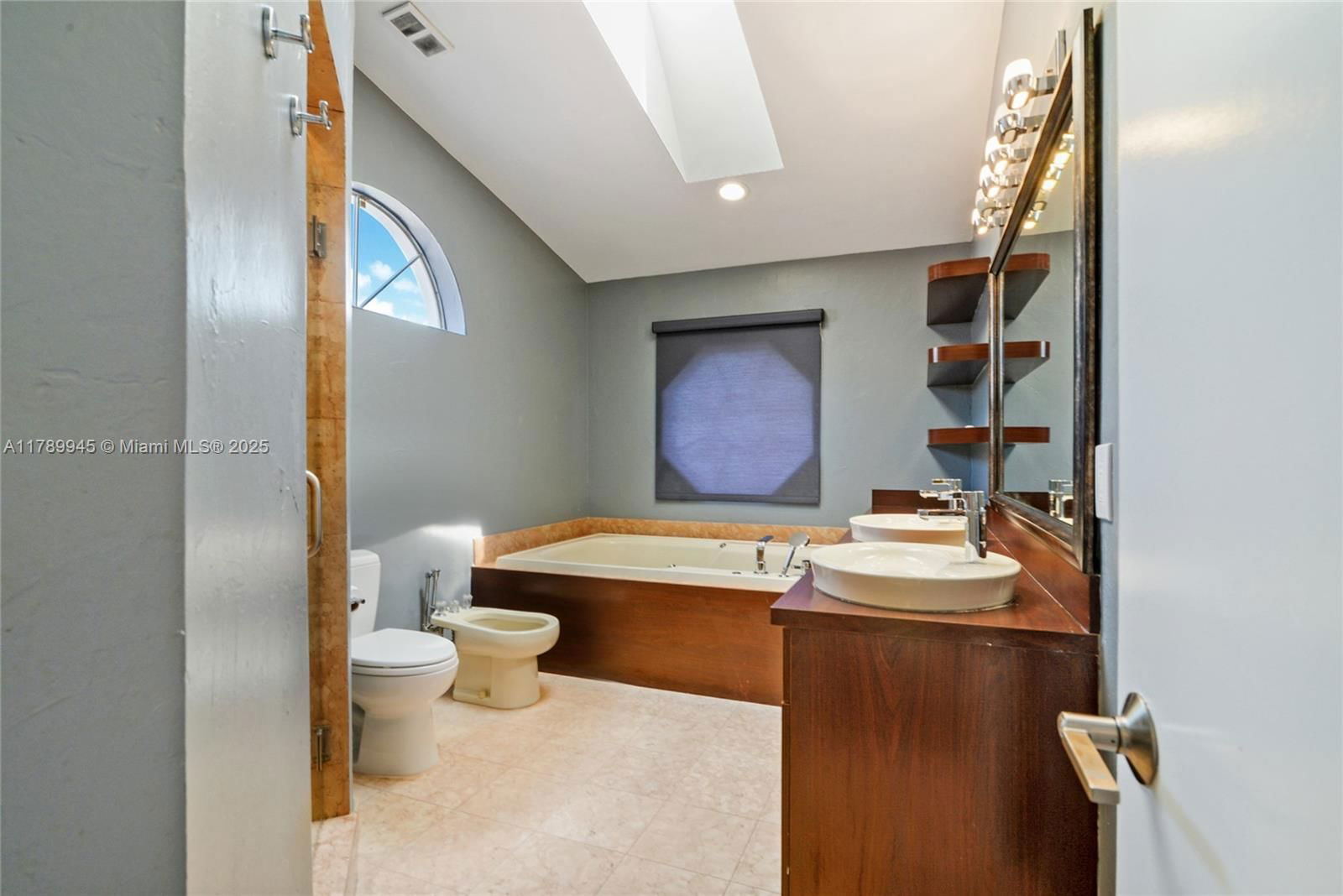 Real estate property located at 3769 209th Ter, Miami-dade, Golden Pointe, Aventura, FL