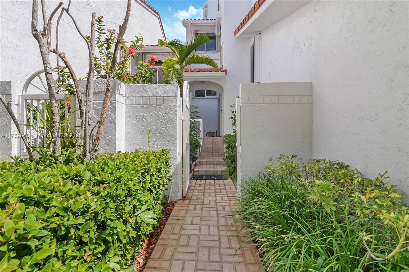 Real estate property located at 3769 209th Ter, Miami-dade, Golden Pointe, Aventura, FL