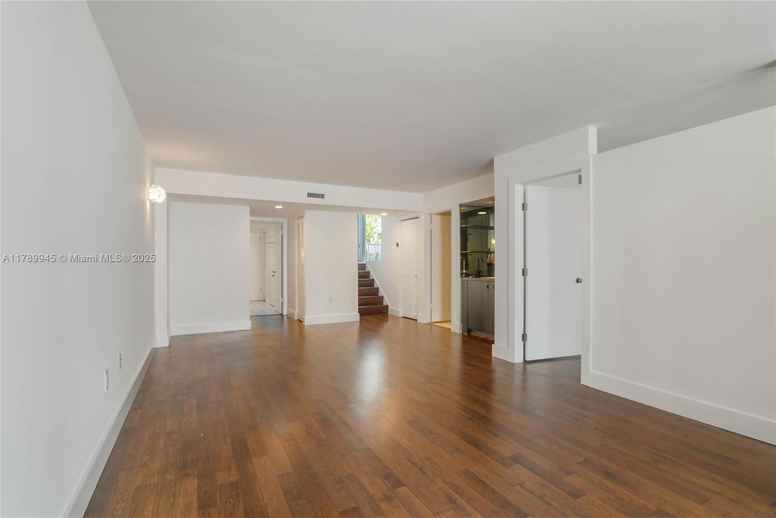 Real estate property located at 3769 209th Ter, Miami-dade, Golden Pointe, Aventura, FL
