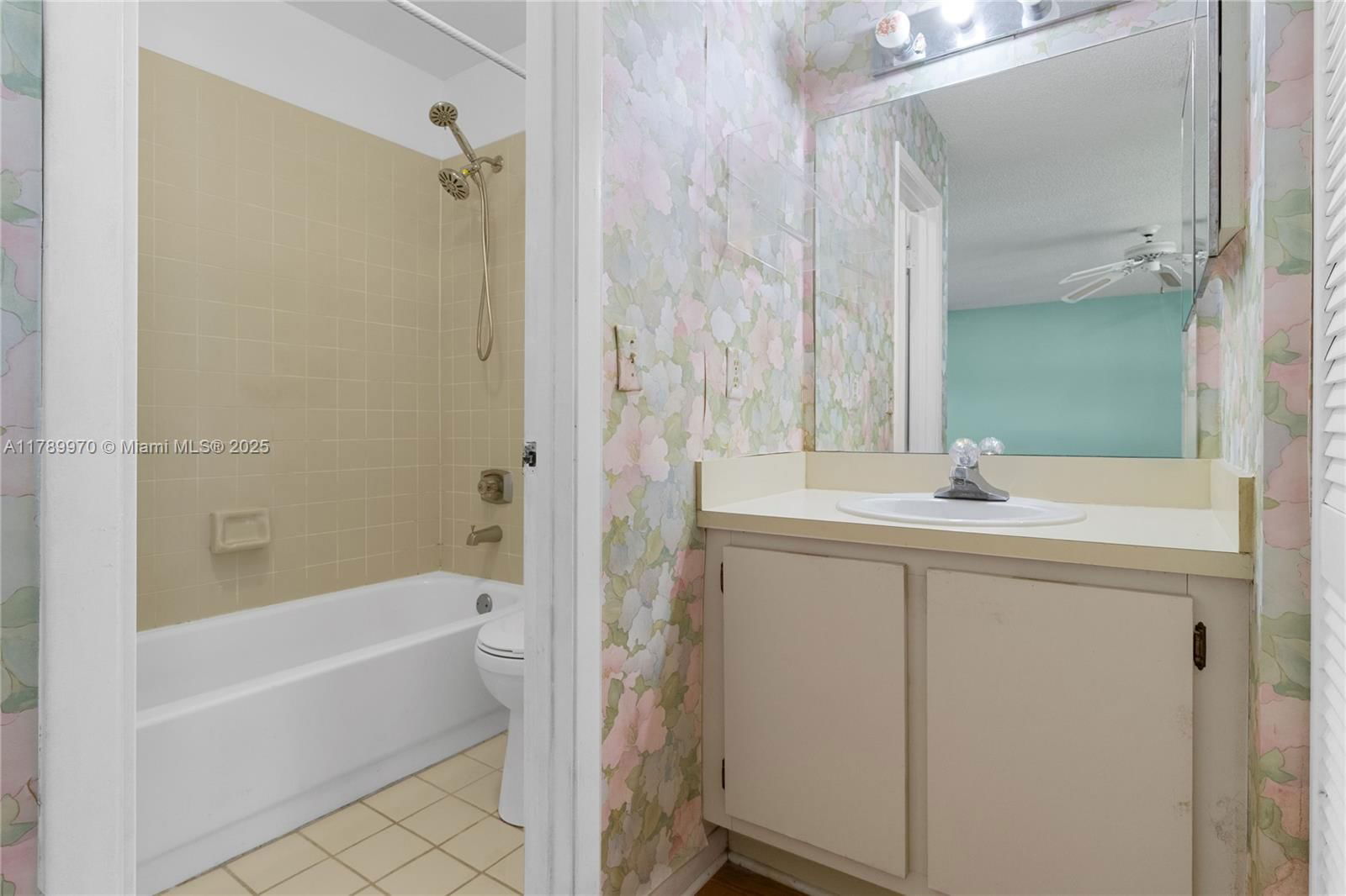 Real estate property located at 11048 154th Ct, Miami-dade, La Maison At The Hammocks, Miami, FL