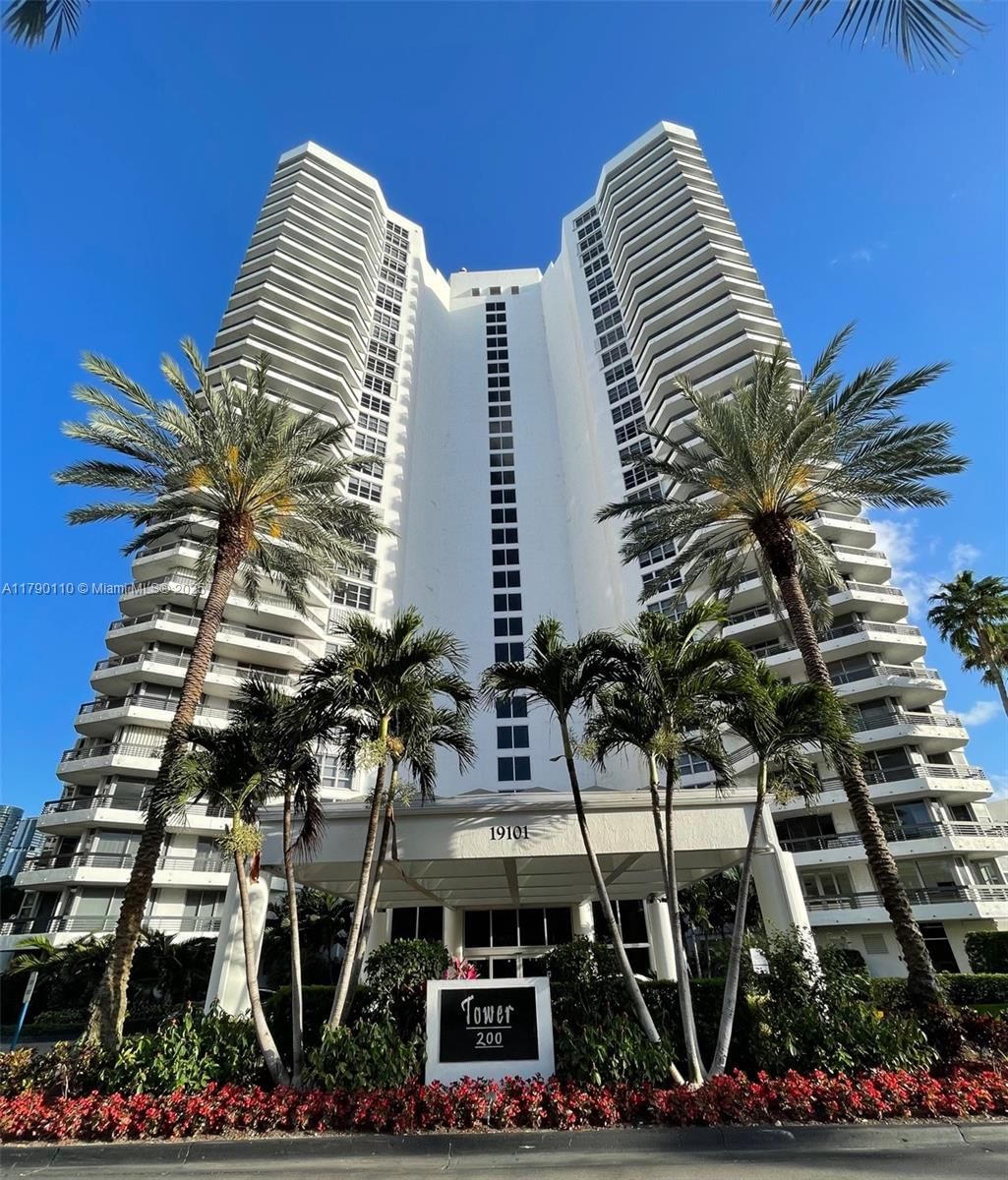 Real estate property located at 19101 36th Ct #1110, Miami-dade, Mystic Pointe Condo No Th, Aventura, FL