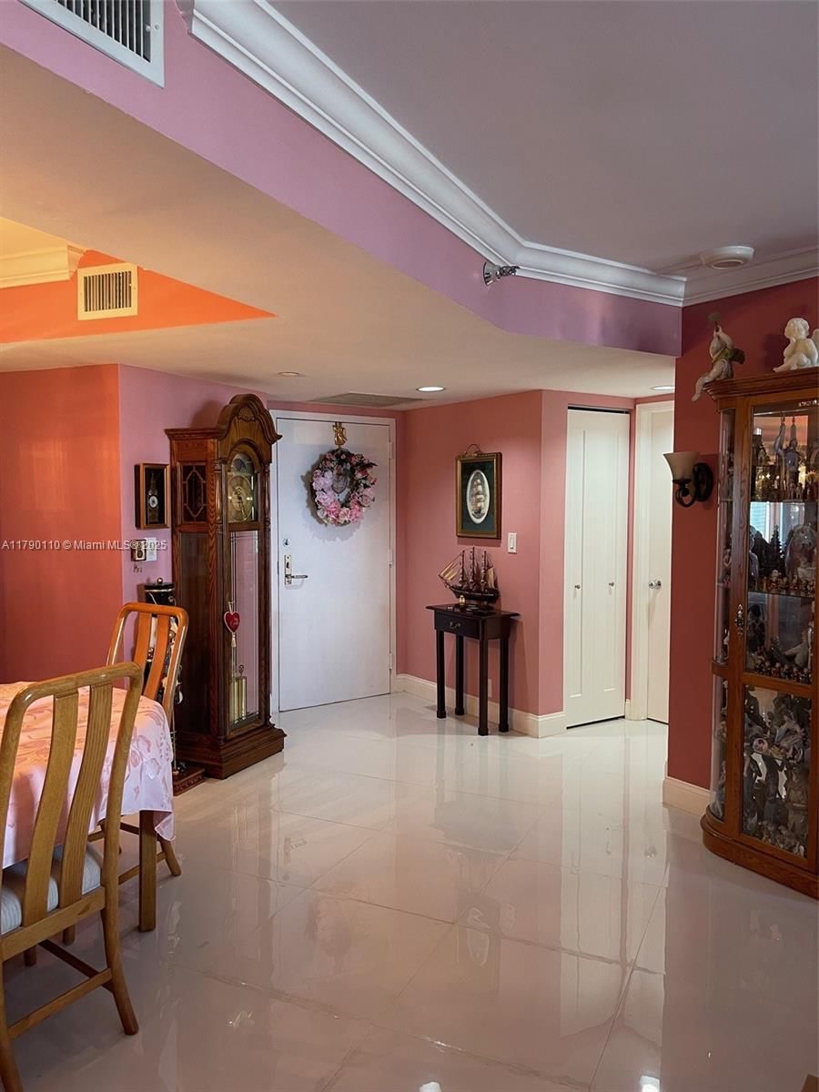 Real estate property located at 19101 36th Ct #1110, Miami-dade, Mystic Pointe Condo No Th, Aventura, FL