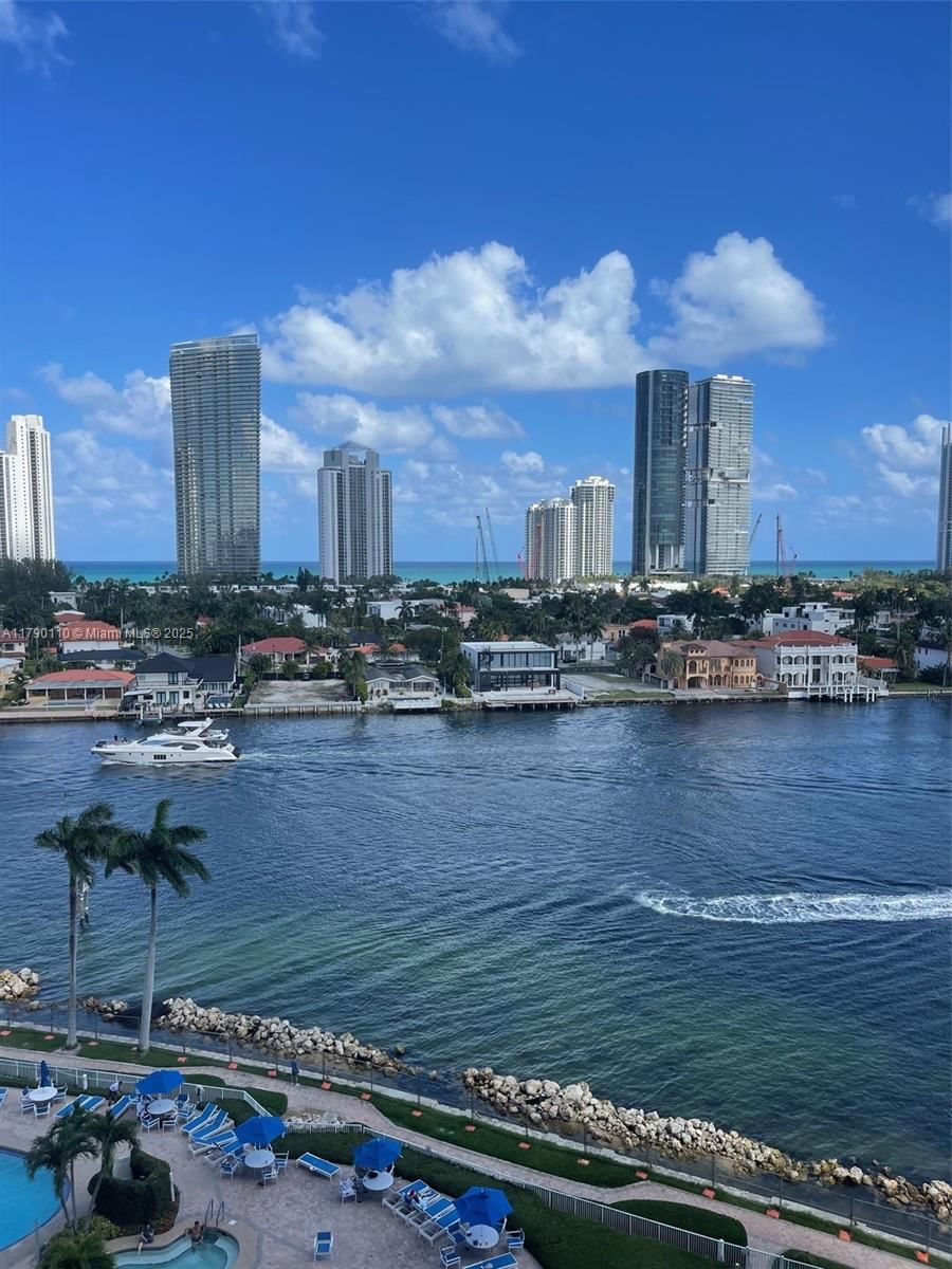 Real estate property located at 19101 36th Ct #1110, Miami-dade, Mystic Pointe Condo No Th, Aventura, FL