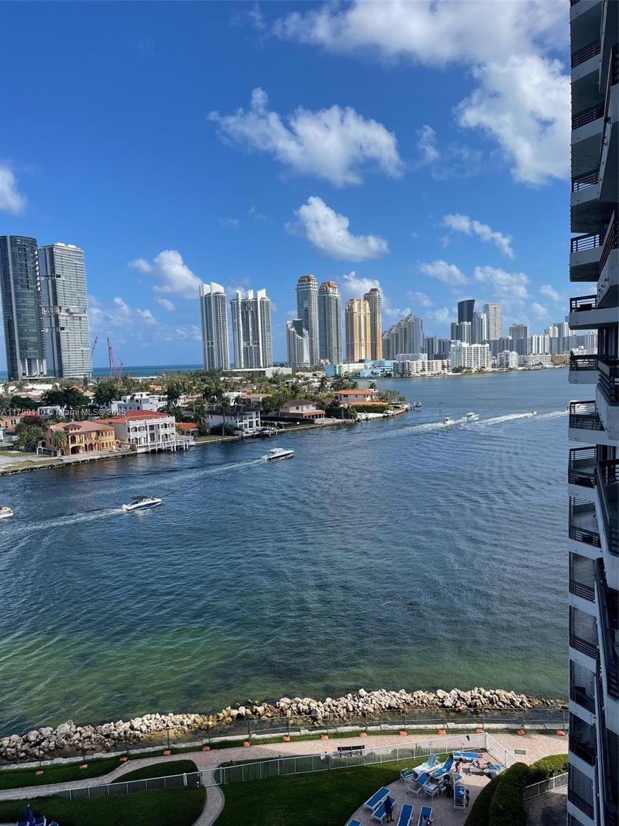 Real estate property located at 19101 36th Ct #1110, Miami-dade, Mystic Pointe Condo No Th, Aventura, FL