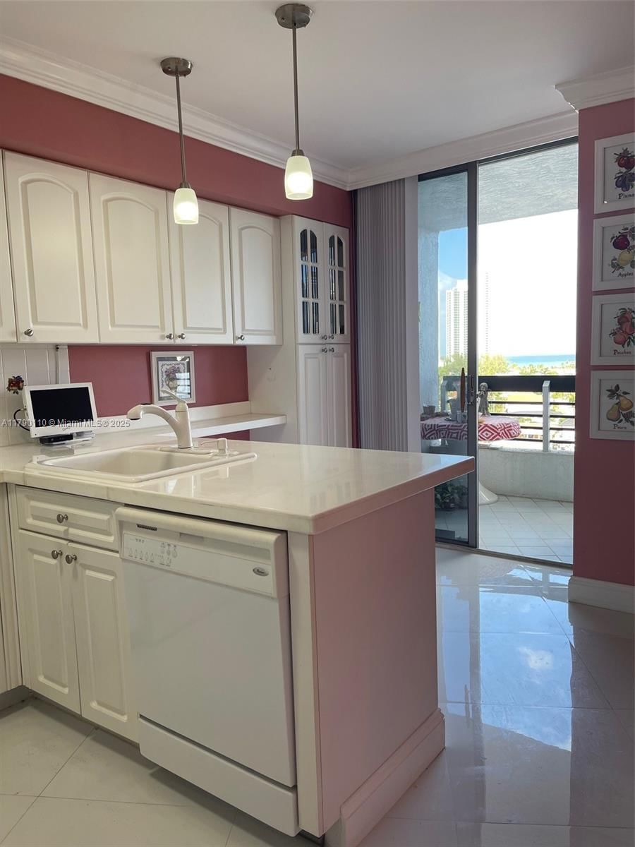 Real estate property located at 19101 36th Ct #1110, Miami-dade, Mystic Pointe Condo No Th, Aventura, FL