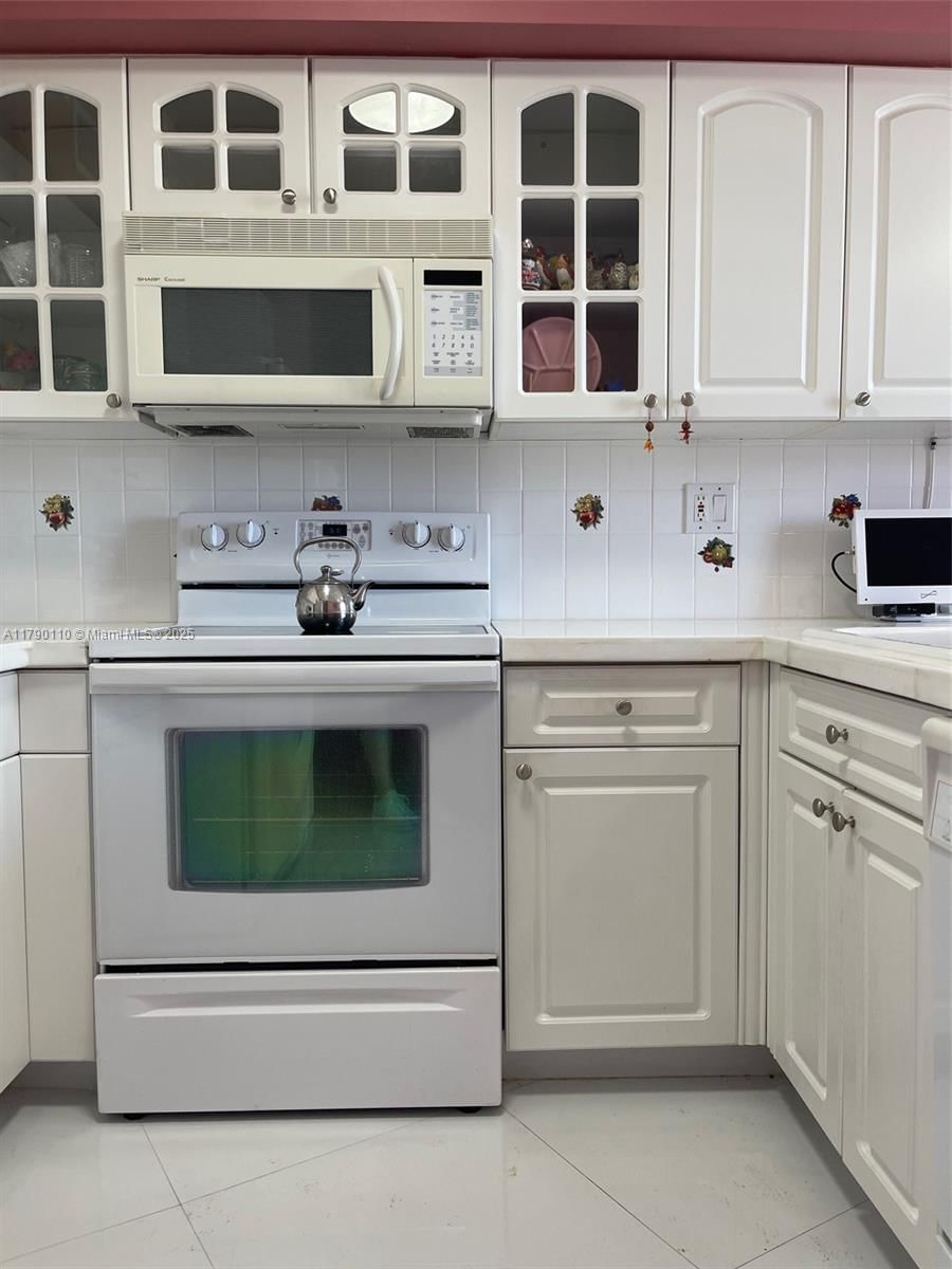 Real estate property located at 19101 36th Ct #1110, Miami-dade, Mystic Pointe Condo No Th, Aventura, FL