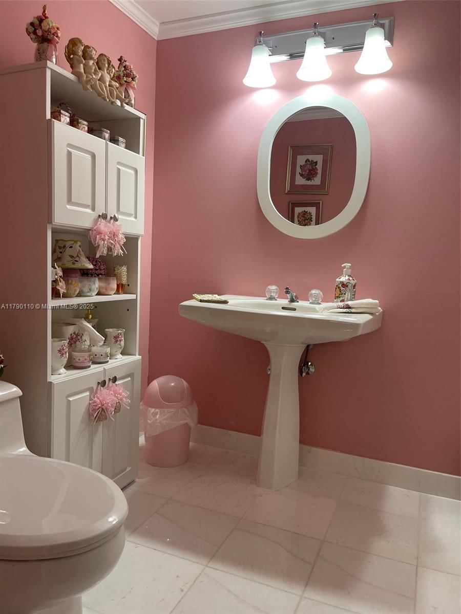 Real estate property located at 19101 36th Ct #1110, Miami-dade, Mystic Pointe Condo No Th, Aventura, FL