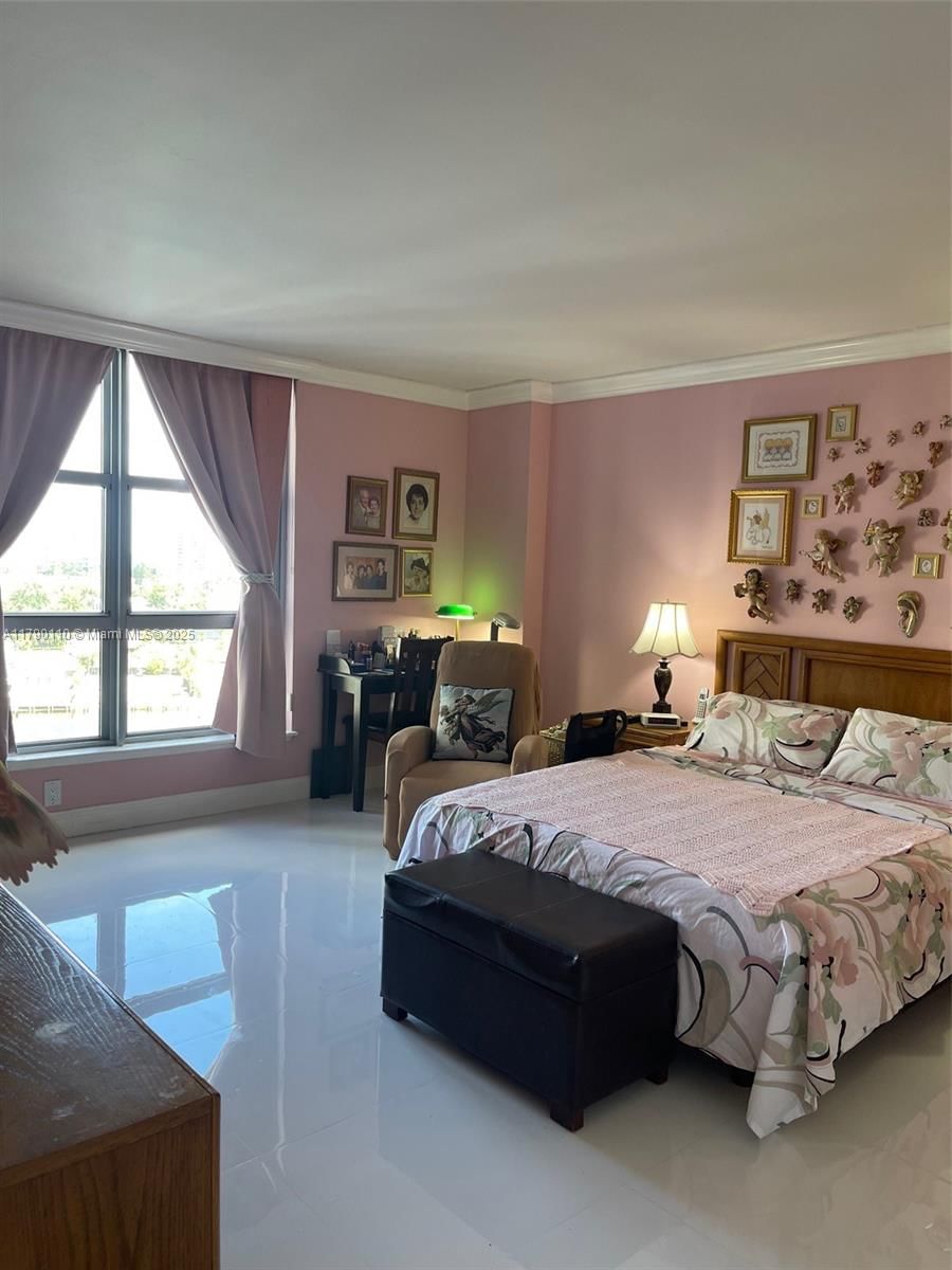 Real estate property located at 19101 36th Ct #1110, Miami-dade, Mystic Pointe Condo No Th, Aventura, FL