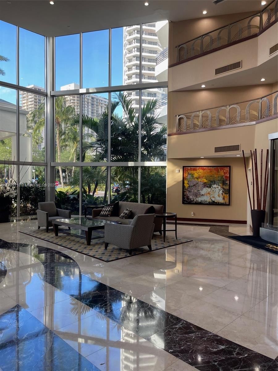 Real estate property located at 19101 36th Ct #1110, Miami-dade, Mystic Pointe Condo No Th, Aventura, FL