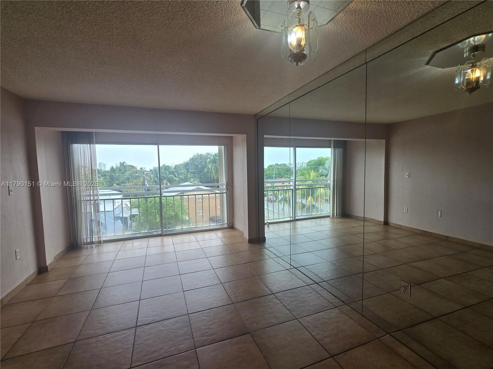 Real estate property located at 1793 5th St #401, Miami-dade, Towne Condo, Miami, FL