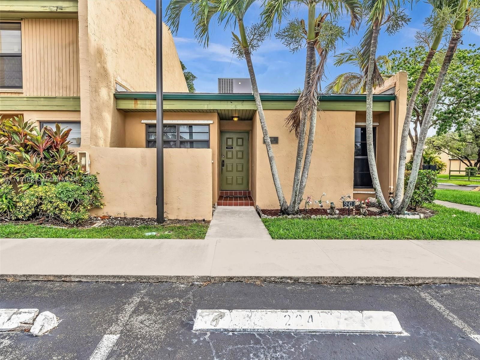 Real estate property located at 9401 14th Ct #224, Broward, Westview Condominium No F, Pembroke Pines, FL