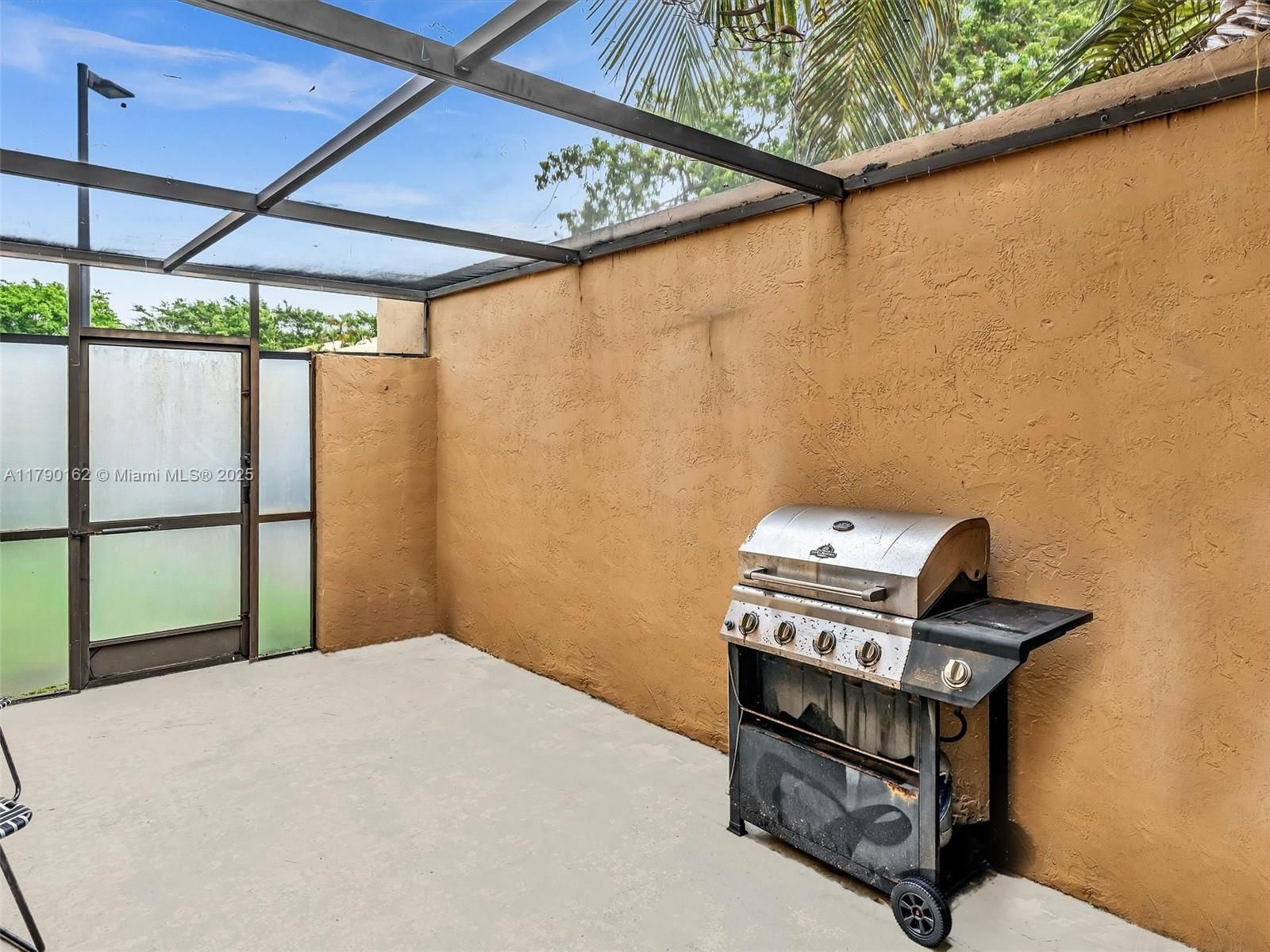 Real estate property located at 9401 14th Ct #224, Broward, Westview Condominium No F, Pembroke Pines, FL