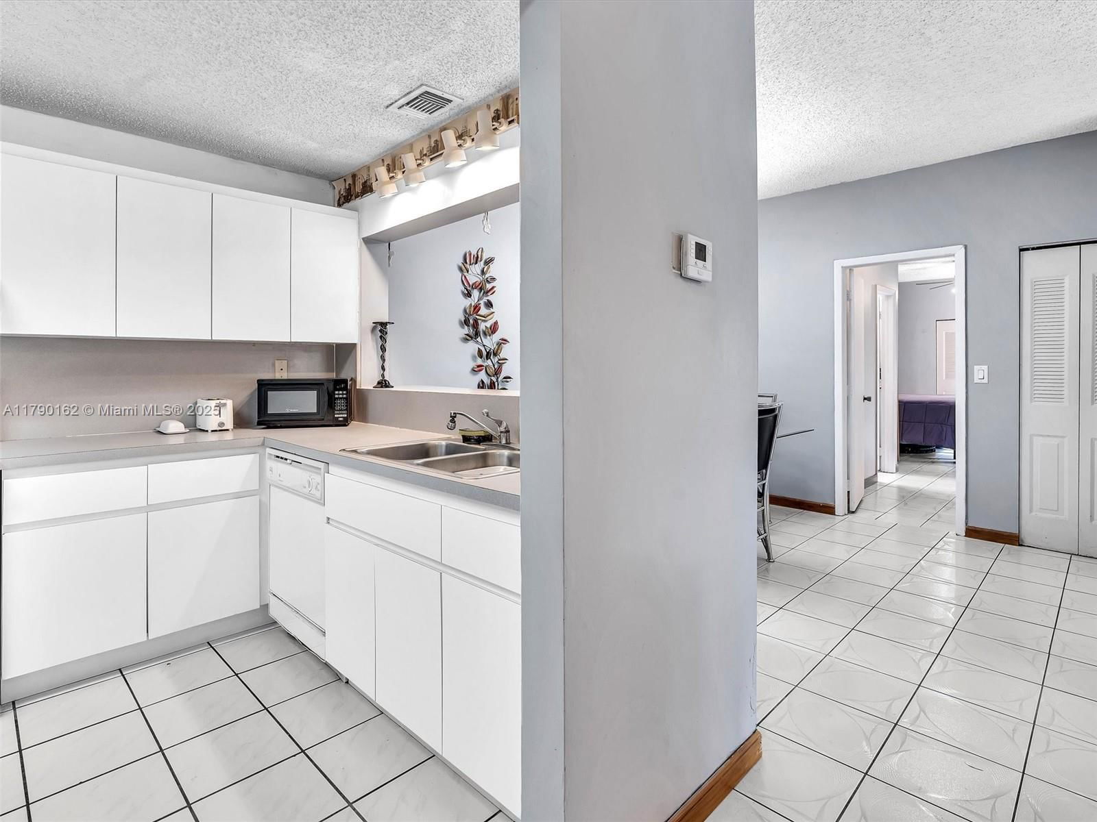 Real estate property located at 9401 14th Ct #224, Broward, Westview Condominium No F, Pembroke Pines, FL