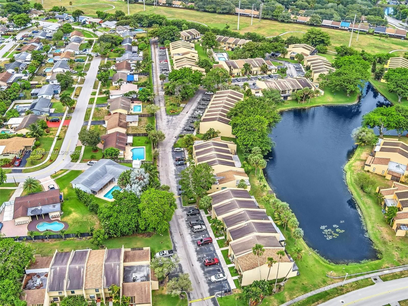 Real estate property located at 9401 14th Ct #224, Broward, Westview Condominium No F, Pembroke Pines, FL