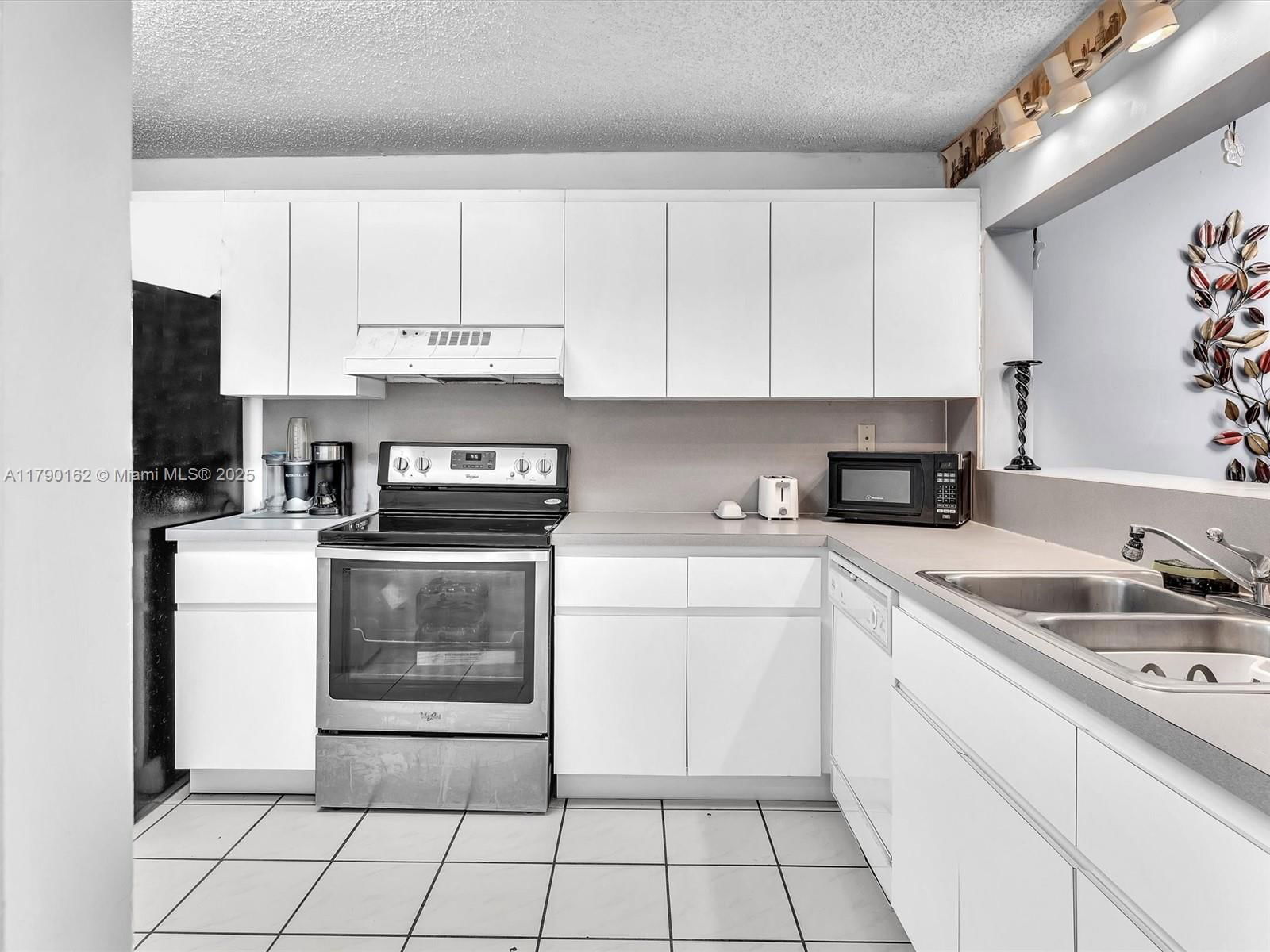 Real estate property located at 9401 14th Ct #224, Broward, Westview Condominium No F, Pembroke Pines, FL