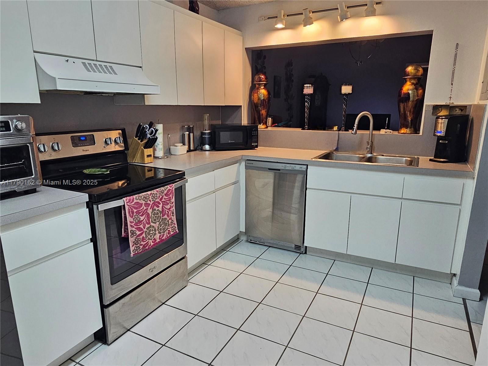 Real estate property located at 9401 14th Ct #224, Broward, Westview Condominium No F, Pembroke Pines, FL