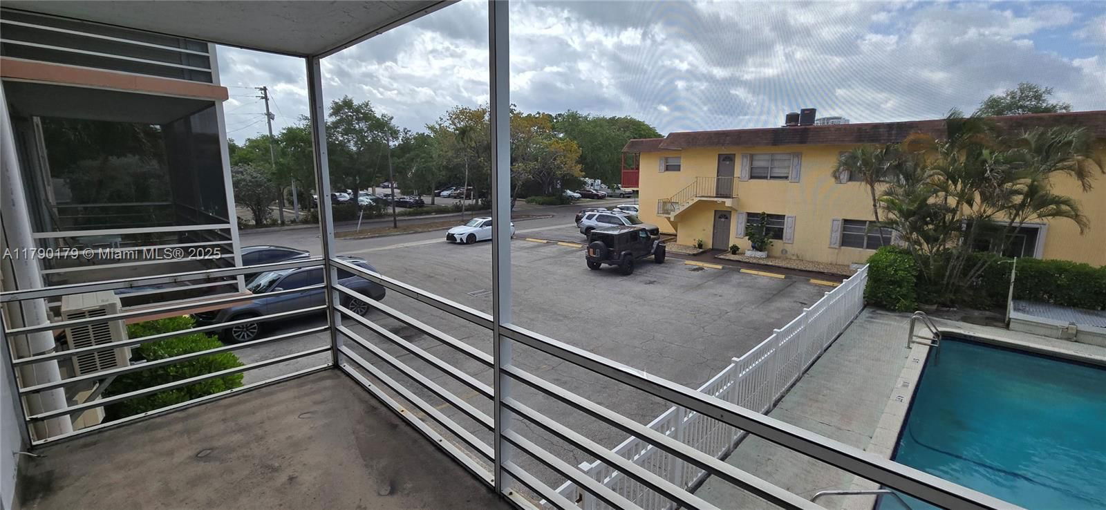 Real estate property located at 1830 Dixieanna St #203, Broward, Dixiana Condo, Hollywood, FL