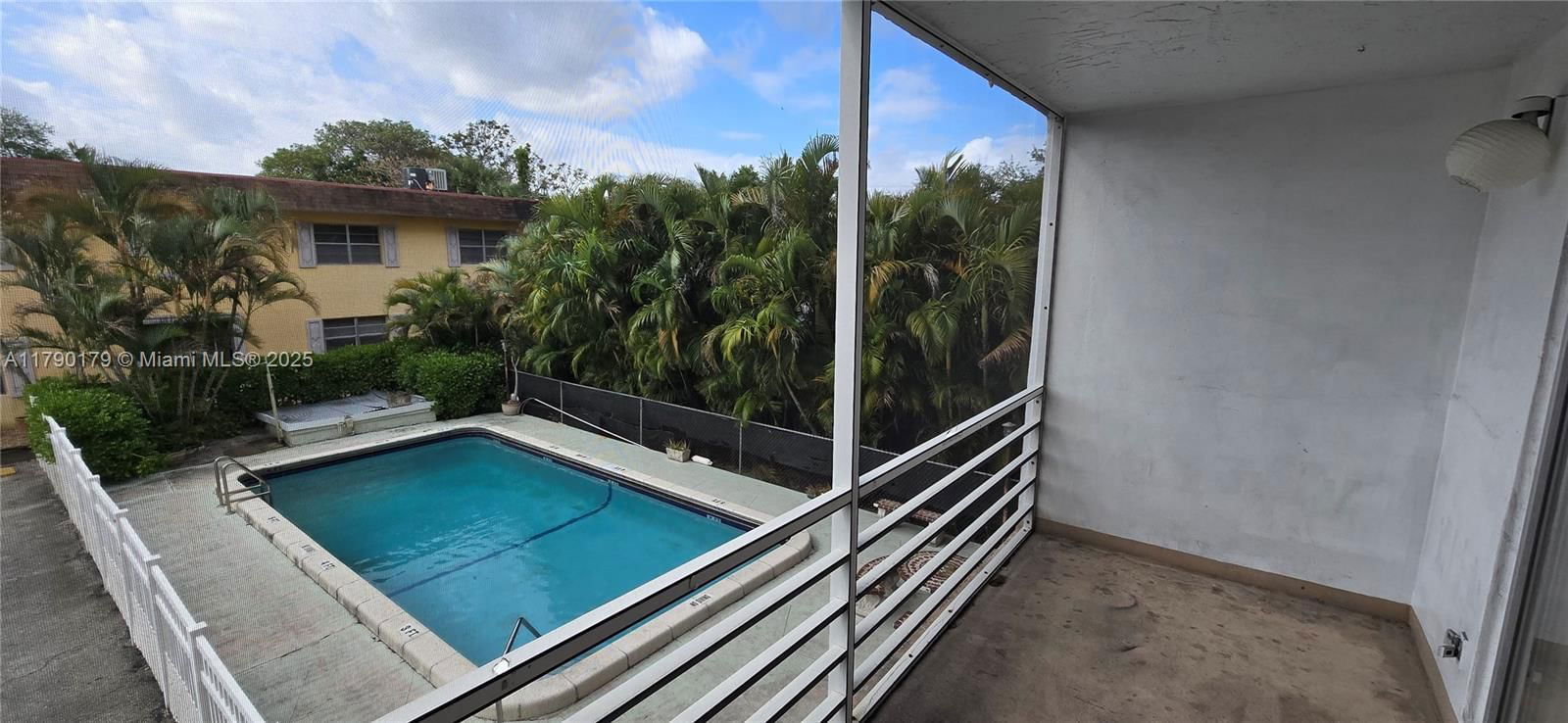 Real estate property located at 1830 Dixieanna St #203, Broward, Dixiana Condo, Hollywood, FL
