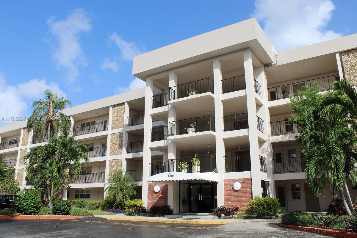 Real estate property located at 2900 Palm Aire Dr #108, Broward, Palm-aire Country Club Co, Pompano Beach, FL
