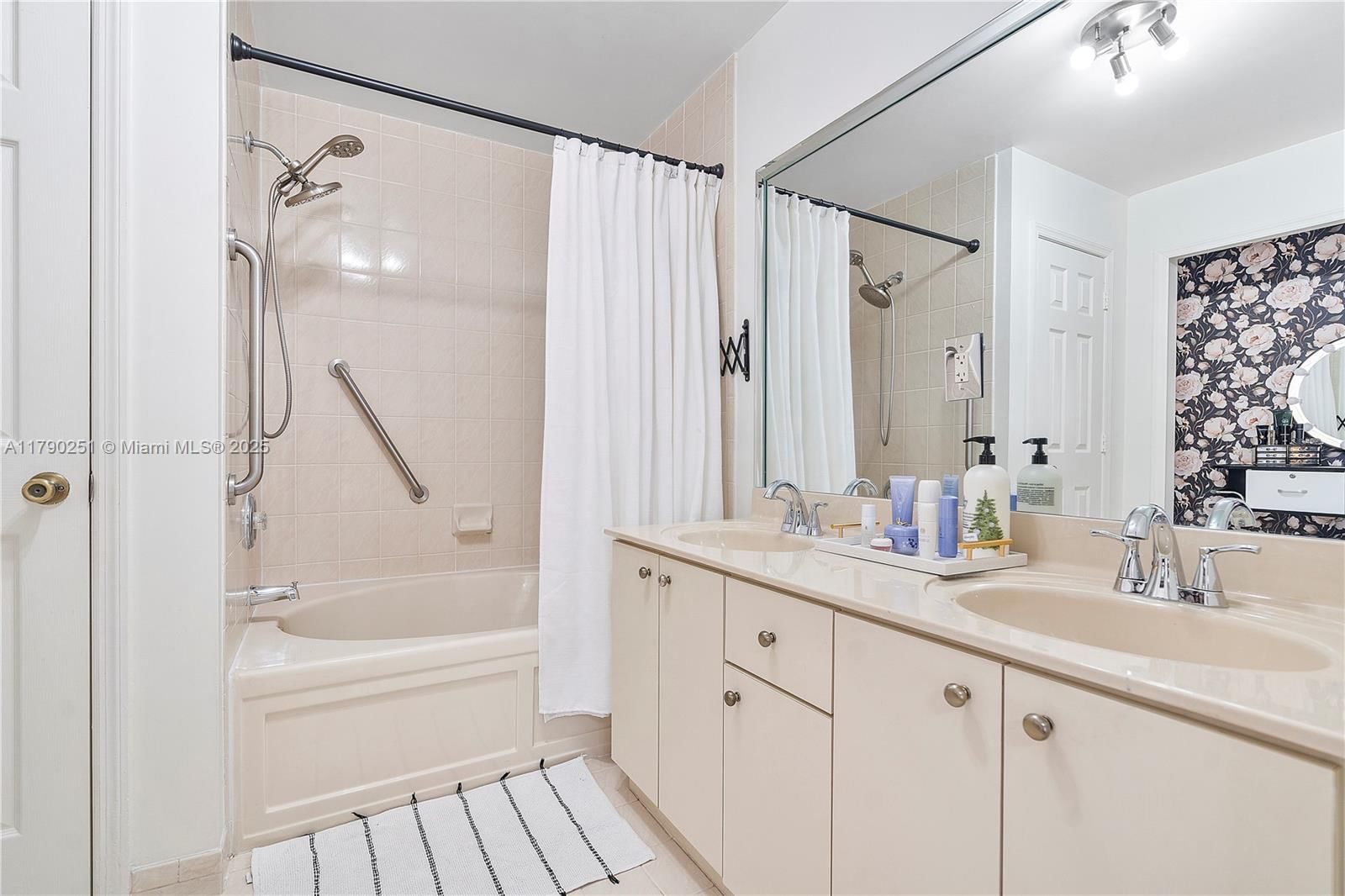 Real estate property located at 13995 Cypress Cove Cir, Broward, West Park-west Parcel, Davie, FL