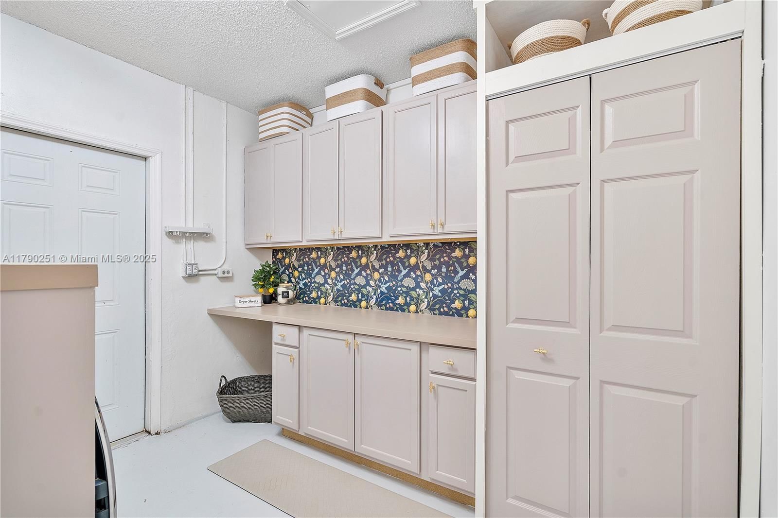 Real estate property located at 13995 Cypress Cove Cir, Broward, West Park-west Parcel, Davie, FL