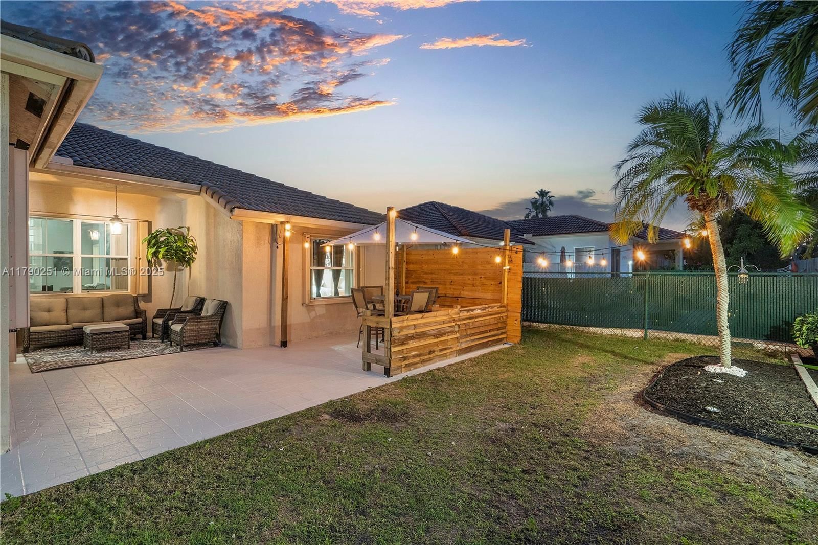 Real estate property located at 13995 Cypress Cove Cir, Broward, West Park-west Parcel, Davie, FL