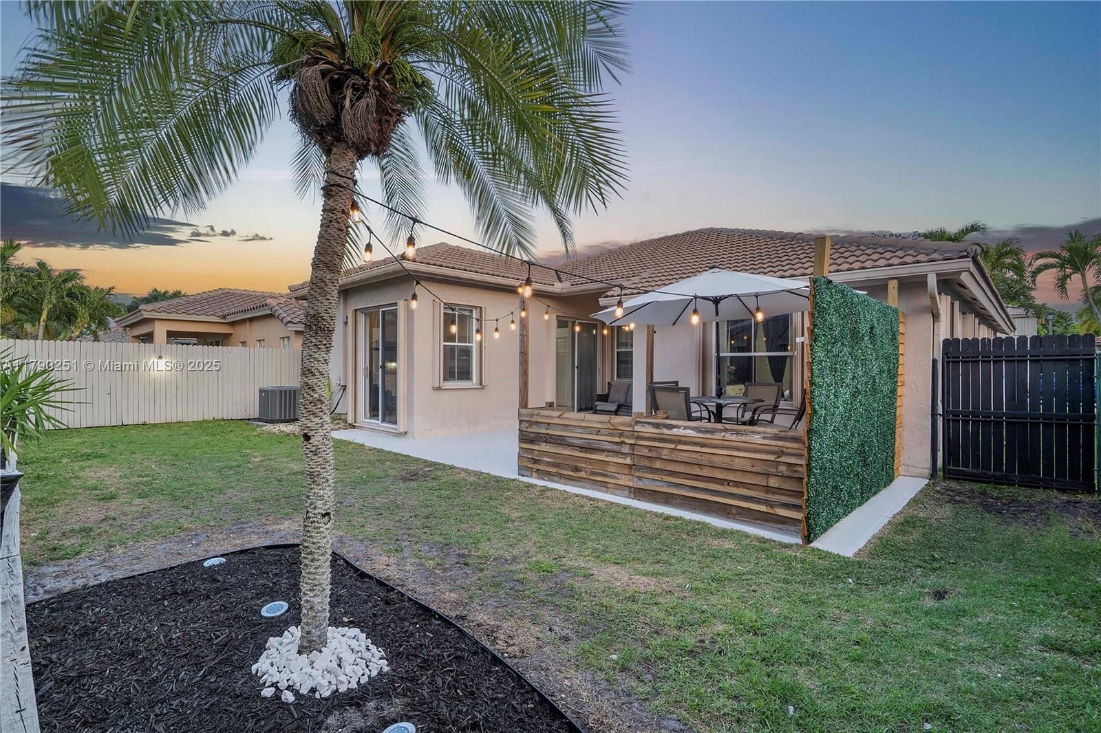 Real estate property located at 13995 Cypress Cove Cir, Broward, West Park-west Parcel, Davie, FL