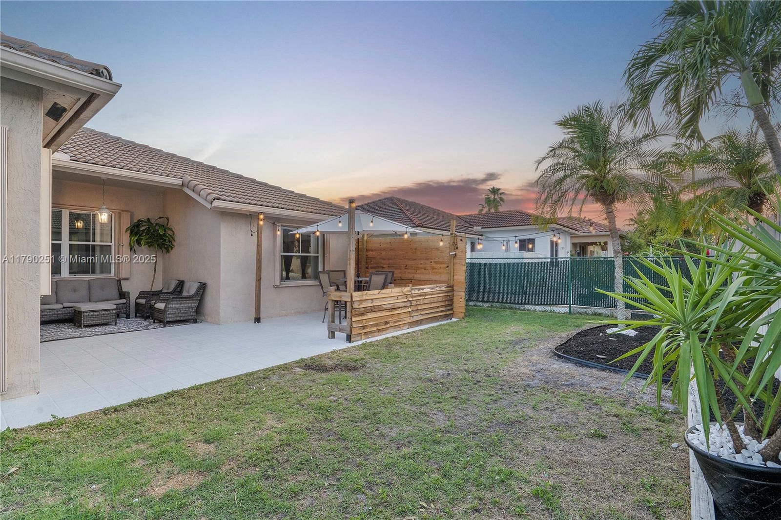 Real estate property located at 13995 Cypress Cove Cir, Broward, West Park-west Parcel, Davie, FL