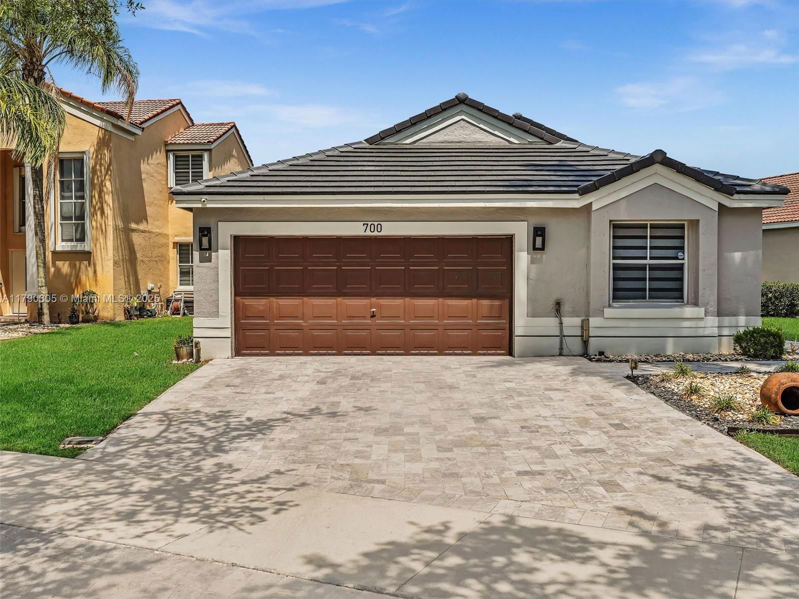 Real estate property located at 700 Sand Creek Cir, Broward, Sector 3 - Parcels C D E, Weston, FL
