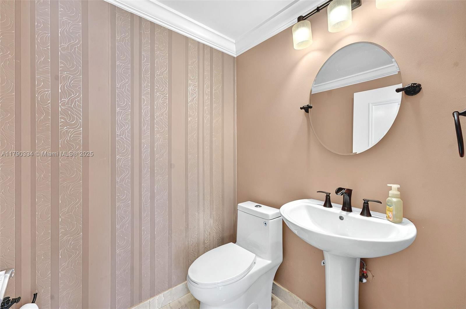 Real estate property located at 21050 Point Pl #2301, Miami-dade, Atlantic Iii At The Point, Aventura, FL