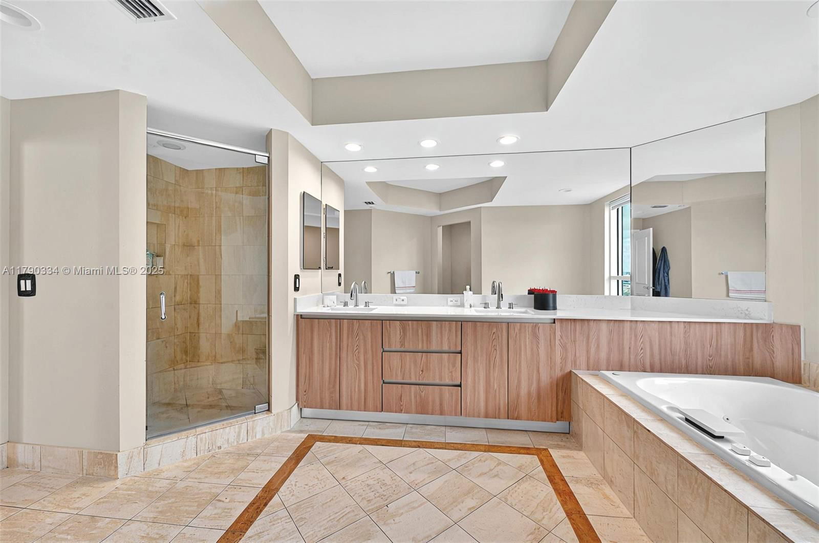 Real estate property located at 21050 Point Pl #2301, Miami-dade, Atlantic Iii At The Point, Aventura, FL