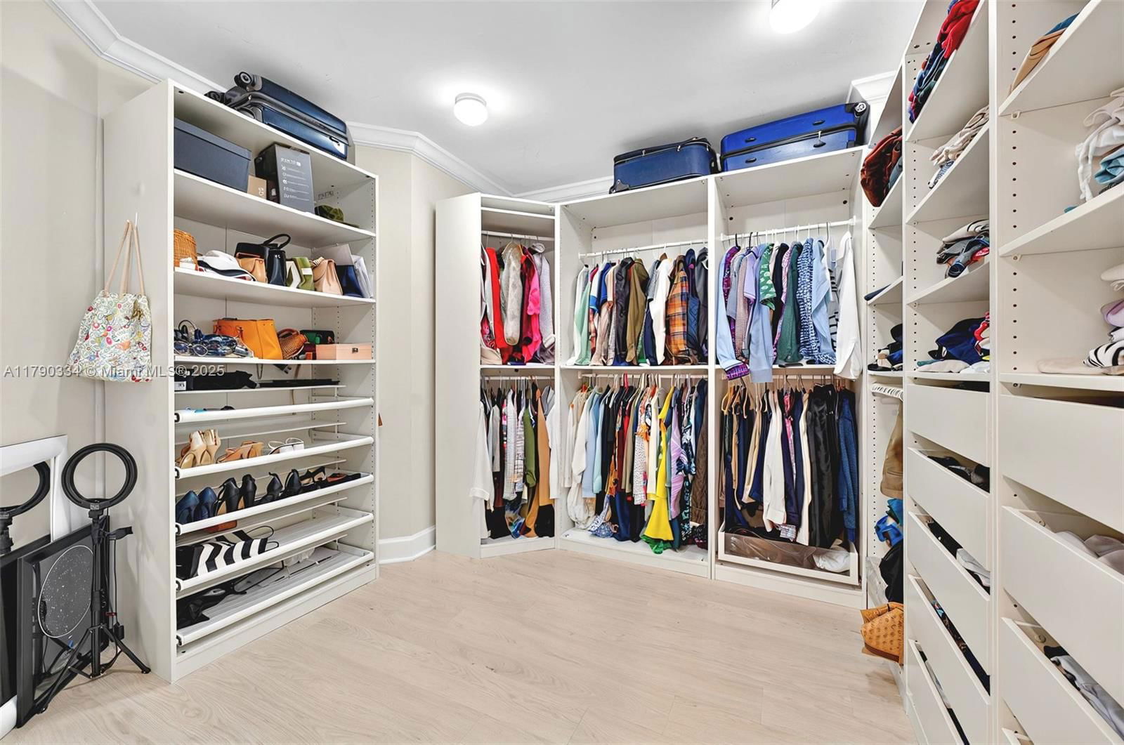 Real estate property located at 21050 Point Pl #2301, Miami-dade, Atlantic Iii At The Point, Aventura, FL