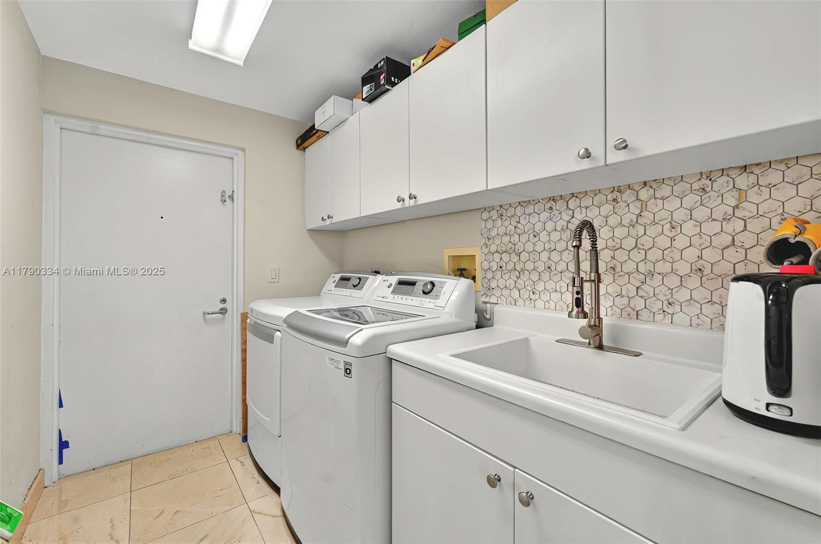 Real estate property located at 21050 Point Pl #2301, Miami-dade, Atlantic Iii At The Point, Aventura, FL