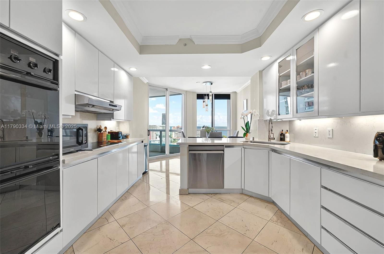 Real estate property located at 21050 Point Pl #2301, Miami-dade, Atlantic Iii At The Point, Aventura, FL