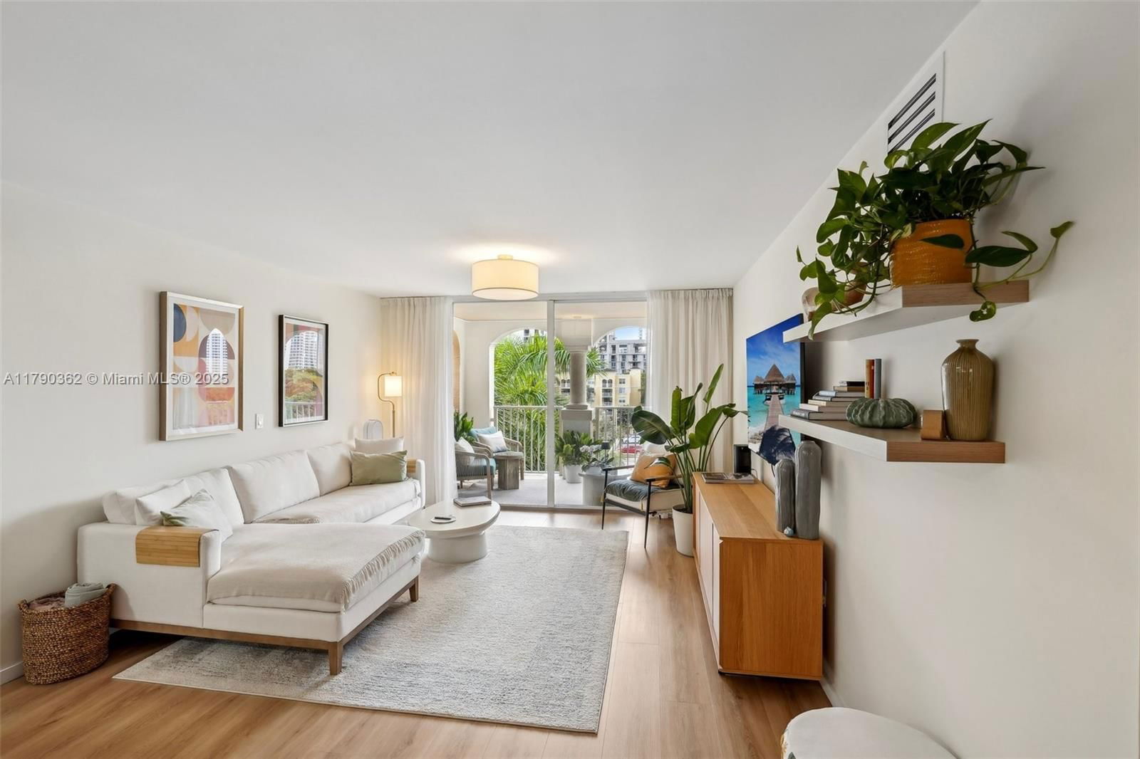 Real estate property located at 19701 Country Club Dr #5603, Miami-dade, The Yacht Club At Aventur, Aventura, FL