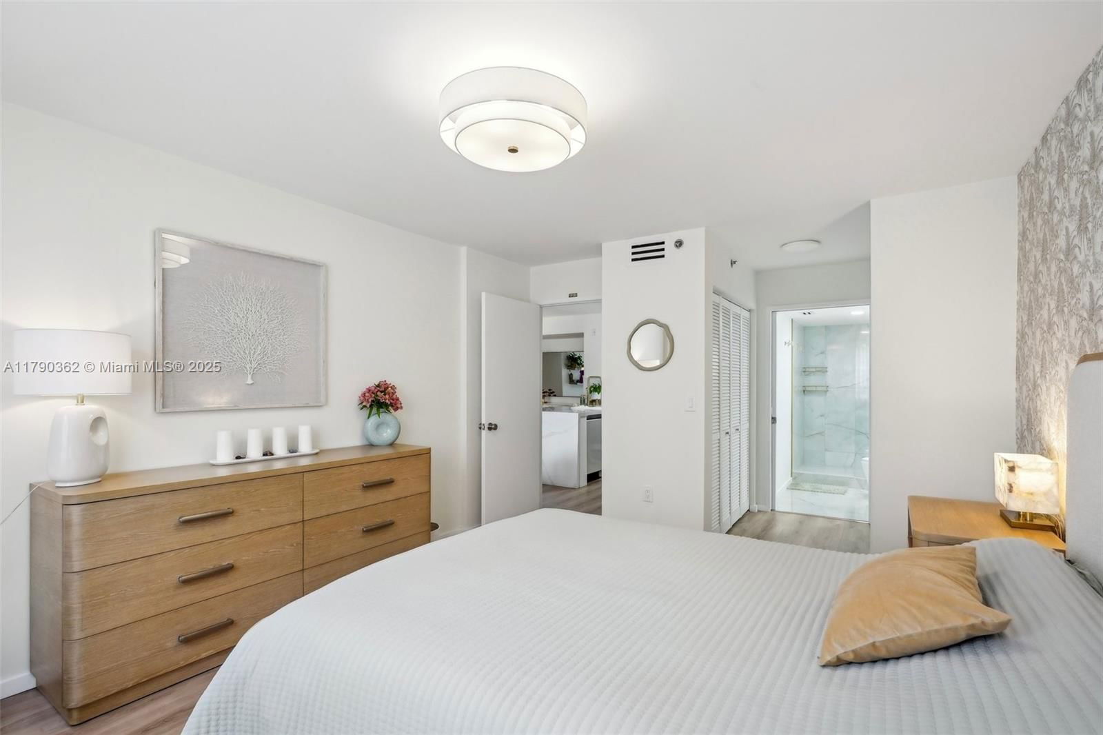 Real estate property located at 19701 Country Club Dr #5603, Miami-dade, The Yacht Club At Aventur, Aventura, FL
